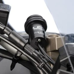 Ultimate Addons Dual USB Hardwire Charger -HJC || Dainese || Richa Verkoopwinkel ultimate addons dual usb hardwire charger 4